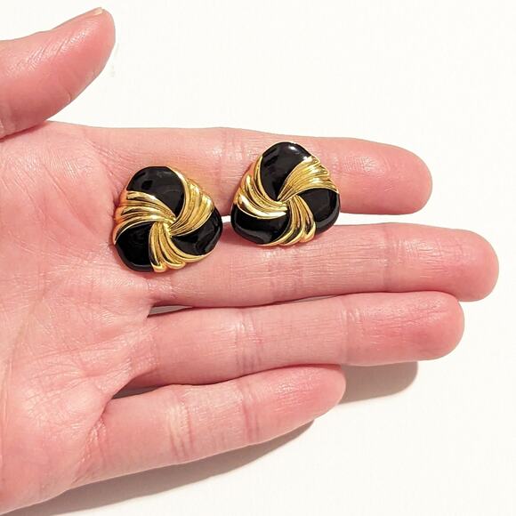 Vintage Napier Gold Tone Black Enameled Swirl Chic Clip On Screwback Earrings - Picture 4 of 4